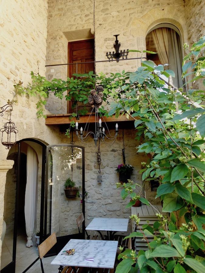 Un Patio En Luberon Bed & Breakfast Ansouis Exterior photo